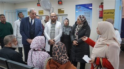 محافظ الغربية يستمع لمطالب المرضى بالتأمين الصحي ويوجه بسرعة صرف الأدوية