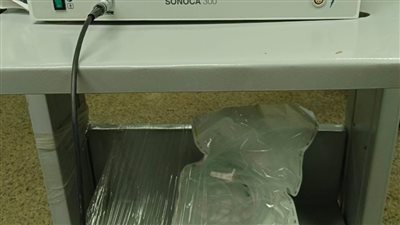 تشغيل جهاز متطور في تقنيات الجراحات الدقيقة بمستشفيات جامعة سوهاج 