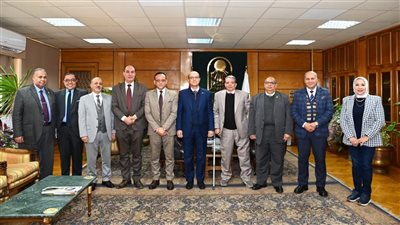 جامعة أسيوط تبحث جاهزية بدء الدراسة بمعهد علوم النانو تكنولوجي