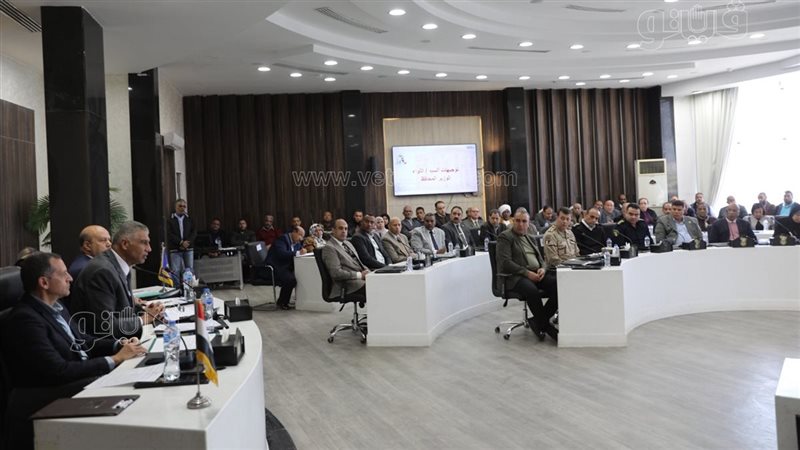 اجتماع محافظ اسوان