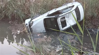 إصابة مهندس كهرباء وزوجته إثر سقوط سيارتهما بترعة العزايزة بأسيوط