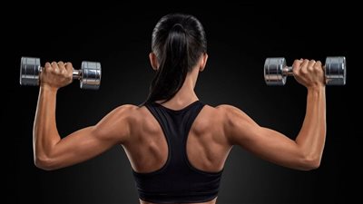 أهمية زيادة الكتلة العضلية للنساء وتأثيرها على الصحة العامة 