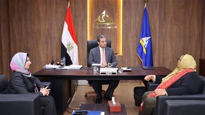 محافظ دمياط يناقش ملفات تمكين السيدات مع وزارة التنمية المحلية