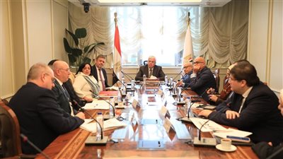 وزير التعليم العالي يبحث سبل تعزيز التعاون مع وفد جامعة إكستر البريطانية