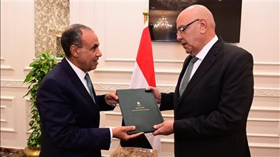 أهداه كتاب الاتزان الاستراتيجي، رئيس النواب يستقبل وزير الخارجية