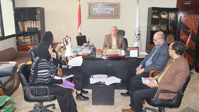 بني سويف تبحث تيسير الإجراءات ودعم المستثمرين بالمناطق الصناعية