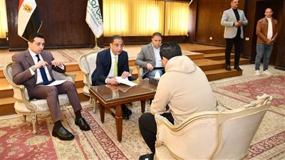 محافظ الفيوم يوجه بتوفير الحماية الاجتماعية للأسر الأولى بالرعاية 