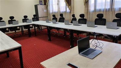 تجهيز قاعتي حاسب آلي مطور بكلية التربية بسوهاج ضمن مبادرة تميز المعلم 