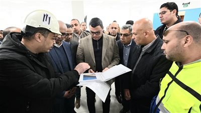 وزير الإسكان ومحافظ الدقهلية يتفقدان محطة تحلية مياه البحر بالمنصورة الجديدة