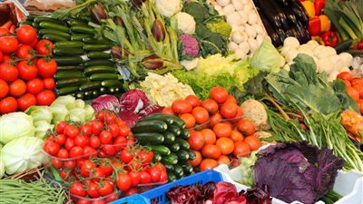 سعر الخضار اليوم، ارتفاع الطماطم وانخفاض 6 أصناف في سوق العبور