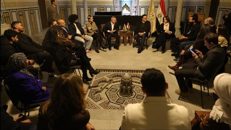 وزير الثقافة يلتقى