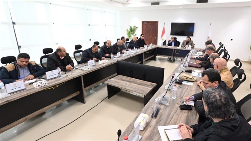 وزير الإسكان ومحافظ