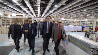 قبل انطلاقه رسميا، وزير الثقافة يتفقد معرض القاهرة الدولي للكتاب بدورته الـ57 