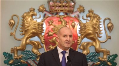 لتأسيس حزب جديد، الرئيس البلغاري رومين راديف يعلن استقالته