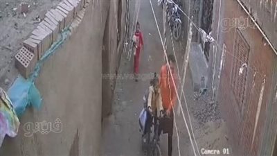 ركبهم على العجلة، فيديو جديد يوثق لحظة استدراج المتهم لأطفال المنوفية الـ 3 قبل قتلهم