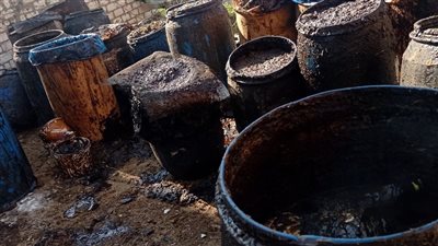 التحفظ على موقع لإعادة تدوير زيوت السيارات الفاسدة في حملة بيئية بالفيوم 