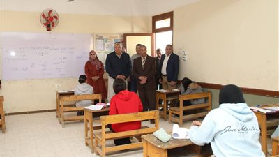 الزملوط يتابع سير امتحانات الشهادة الإعدادية بمدرسة موط الرسمية للغات 