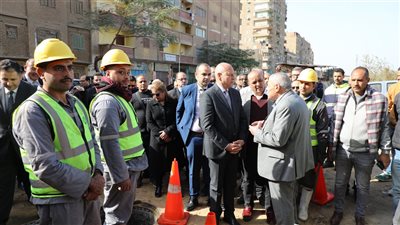 محافظ القاهرة يفتتح مشروع مد خطوط الصرف إلى أرض العجوز بالزاوية الحمراء (صور) 