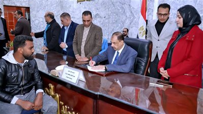 محافظ سوهاج يعقد اللقاء الجماهيري الأسبوعي لبحث مشاكل المواطنين