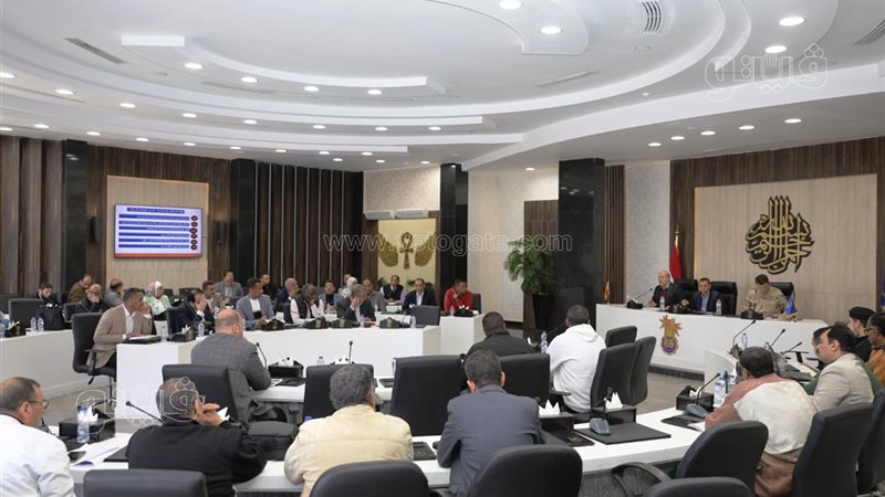 اجتماع محافظ اسوان