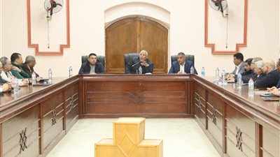 الزملوط يشدد على ضرورة استثمار مقومات قرى الداخلة وتطويعها لخدمة المشروعات التنموية