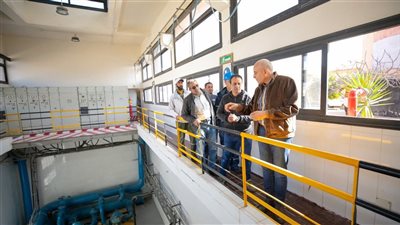 رئيس مياه الإسكندرية يتفقد مواقع العمل بالناصرية