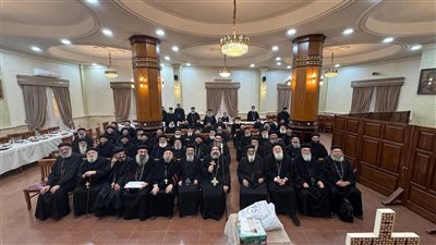 الأنبا أكسيوس يناقش مع كهنة المنصورة ترتيبات الخدمة