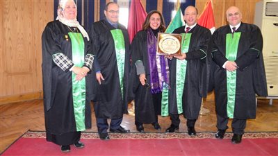  كلية طب قصر العيني تكرّم قيادات الأقسام السابقة 