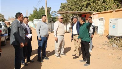 محافظ الوادي الجديد يوجه برفع كفاءة طريق «الموشية - القصر» 