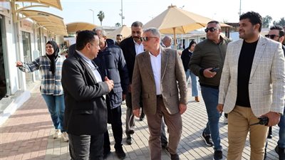 محافظ الإسماعيلية يوجه بتكثيف وسائل المواصلات إلى المركز التجاري (صور)