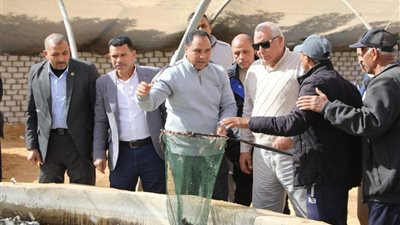 الزملوط يختتم جولته بالداخلة ويتفقد مشروع الاستزراع السمكي بـقرية 
