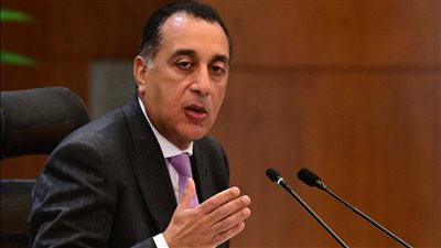 رئيس الوزراء يدعو رجال الأعمال للمساهمة في التعليم والصحة باعتبارهما أولوية قصوى