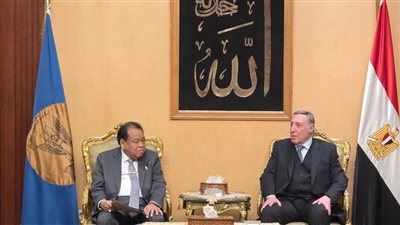 رئيس الدستورية العليا يمد نظيره الإندونيسي بالأحكام الصادرة للاستفادة من الخبرة المصرية 