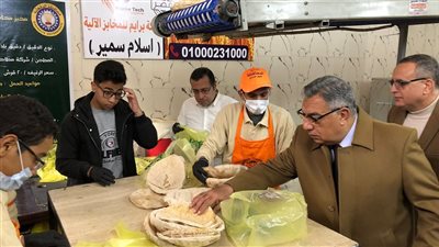 محافظ الدقهلية يشهد التشغيل الفعلي لمخبز المحافظة الكبير بالمنصورة