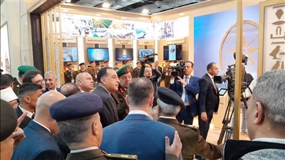 رئيس الوزراء يتفقد جناح الرقابة الإدارية بمعرض القاهرة الدولي للكتاب (فيديو)