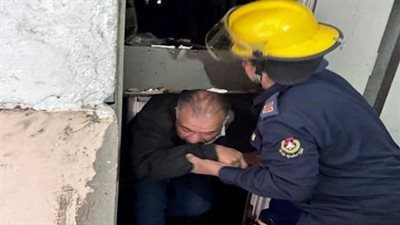 الأجهزة الأمنية بالفيوم تنقذ مواطنًا محتجزًا داخل مصعد 