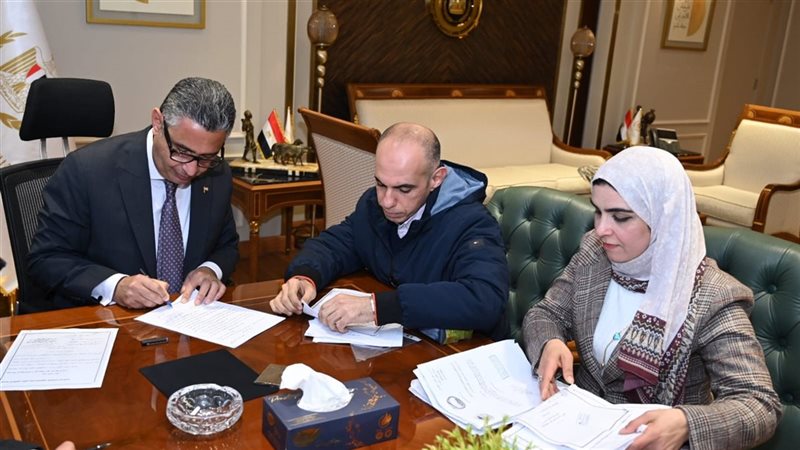 وزير التموين خلال
