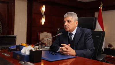 أسامة ربيع: 5.8 % زيادة في أعداد السفن العابرة من قناة السويس 