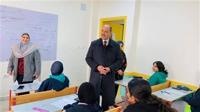 مدير تعليم الإسكندرية يتفقد لجان امتحانات الشهادة الاعدادية