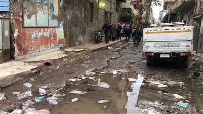 كسر ماسورة مياه بشارع سيدي عبد القادر بحي غرب المنصورة والمحافظ يوجه بالتدخل الفوري