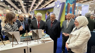وزيرا الثقافة والتعليم العالى يتفقدان جناح مكتبة الإسكندرية فى معرض القاهرة للكتاب