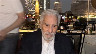 نجل الفنان عبد الرحمن أبو زهرة يكشف عن أزمة جديدة تواجه والده 