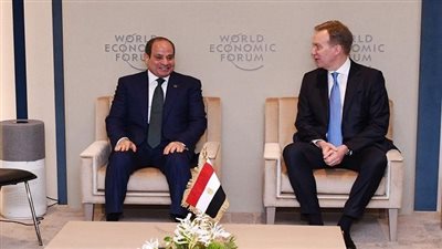 السيسي: مشروعات تطوير قناة السويس عززت من دورها كممر محوري للتجارة الدولية