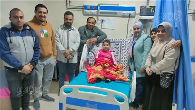 ممر شرفي لطفلة تعافت بعد 60 يومًا بعناية مستشفى الفشن ببني سويف