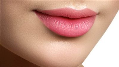 وصفة طبيعية لتنعيم وتوريد الشفاه فى الشتاء 