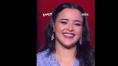 لحظة بكاء والد أشرقت أحمد متسابقة ذا فويس على الهواء (فيديو)