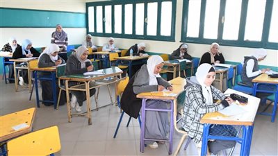 طلاب الإعدادية في الفيوم يختتمون الامتحانات بـ