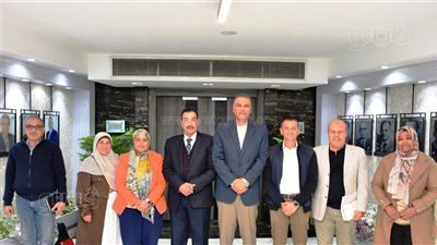 محافظ أسوان يستعرض آليات الترويج للفرص الاستثمارية والشراكة مع القطاع الخاص