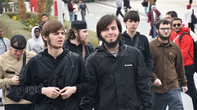 إقبال عالمي، الأجانب يتصدرون المشهد في أول أيام معرض القاهرة للكتاب (صور)