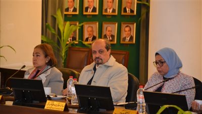 جامعة الإسكندرية تناقش خطط التطوير المؤسسي وجهود التنمية المستدامة